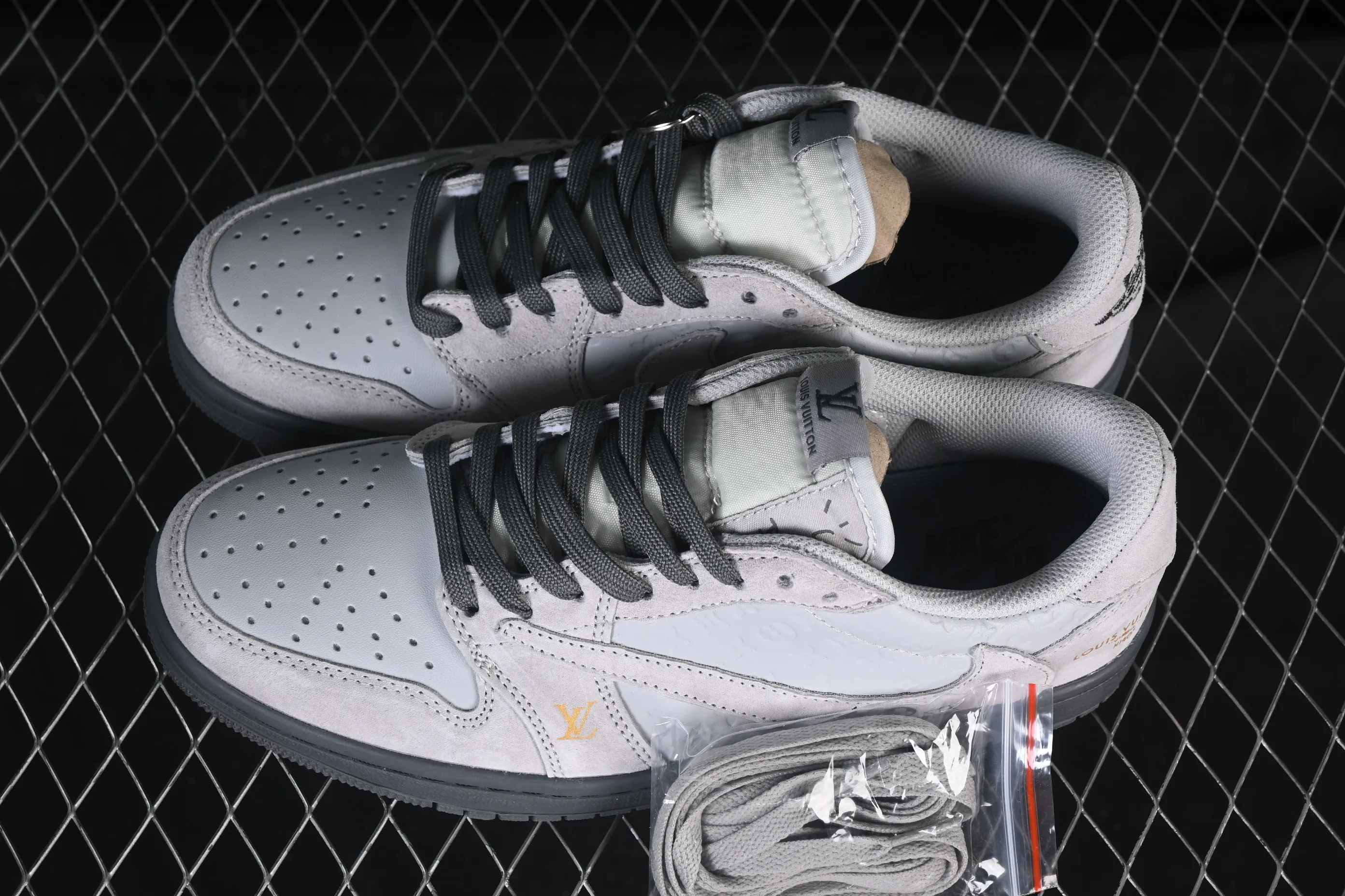 All categories Air Jordan Jordan series basketball shoes Air Jordan 1 Low High-end customized low-top sneakers Travis Scott x Fragment Design x Air Jordan 1 Low OG SP AJ1 Joe 1 joint gray pig eight embossed low-top cultural casual sneakers DZ5899-040